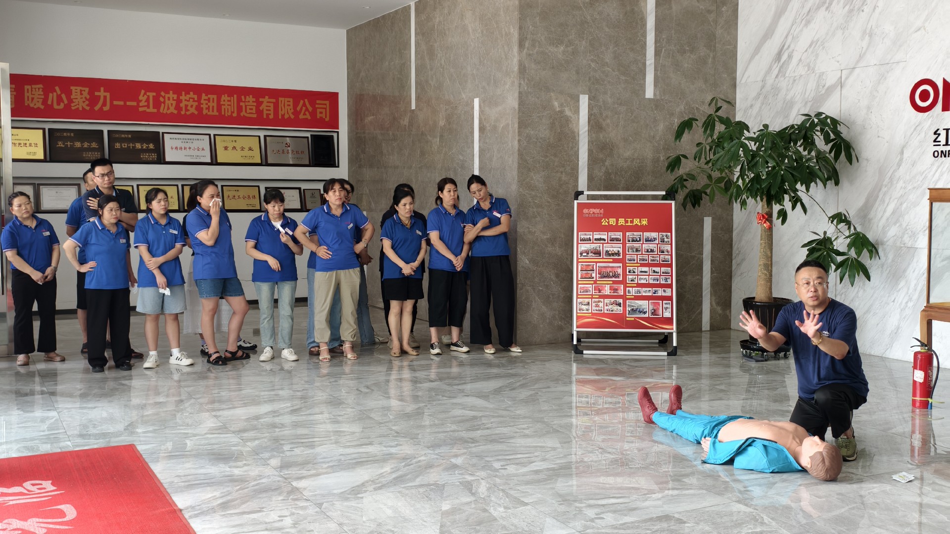 公司開展2025消防應急綜合演練 筑牢安全“防火墻”